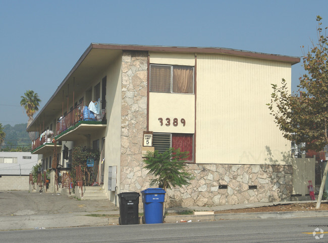 Building Photo - 3389 Fletcher Dr