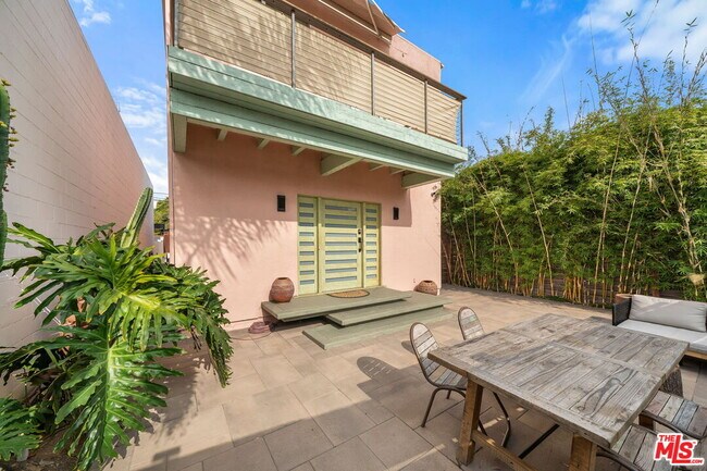 Building Photo - 621 Rose Ave