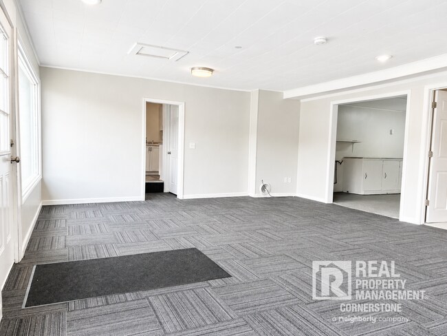 Building Photo - 8620 Portage Rd