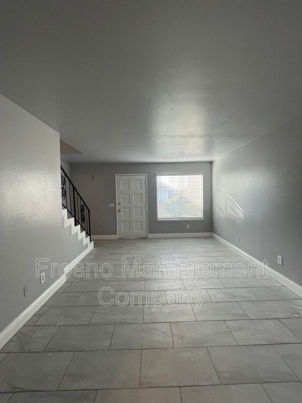 Building Photo - 3318 E Sierra Madre Ave