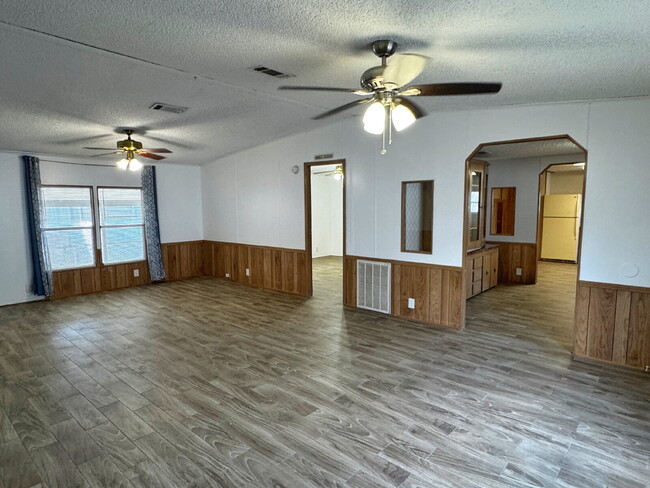 Building Photo - 3BR/2BA Large Island Manufactured Home