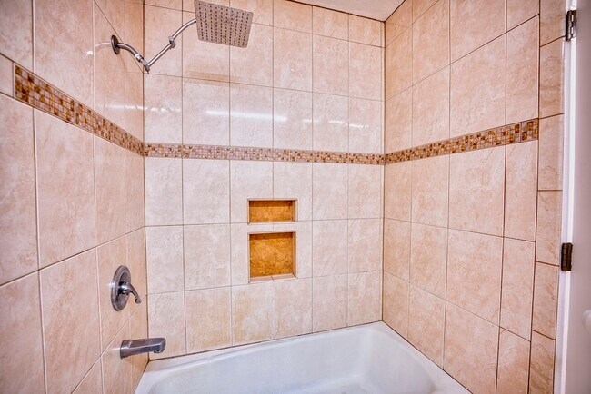 Building Photo - 355 Kalanianaole St