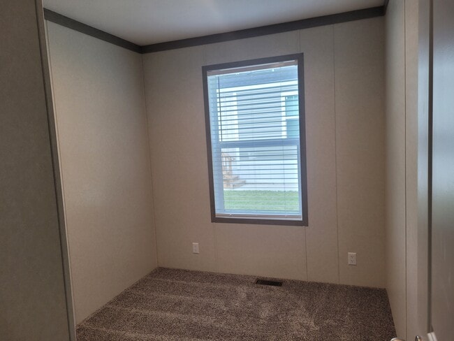 Building Photo - 158 Friendly St