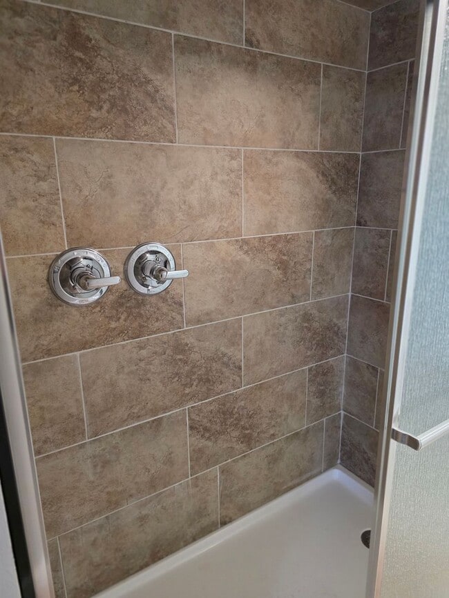 Building Photo - 214 Lobban St