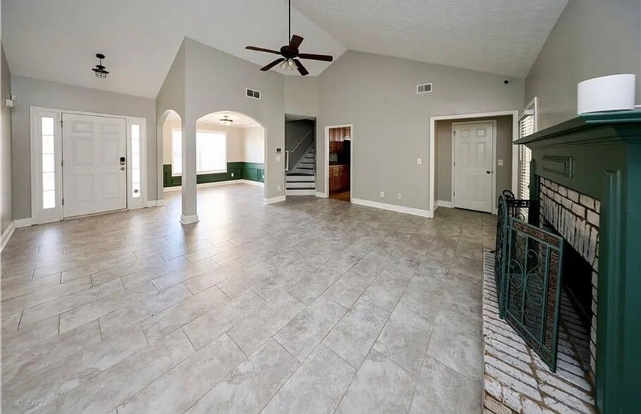 Building Photo - 918 Golden Meadows Ln