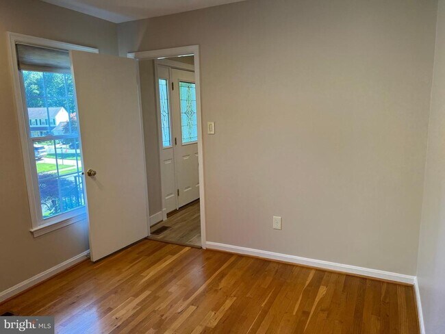 Building Photo - 9502 Tregaron Pl