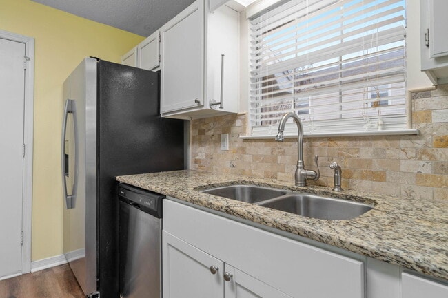 Building Photo - 1124 Bridlewood Path