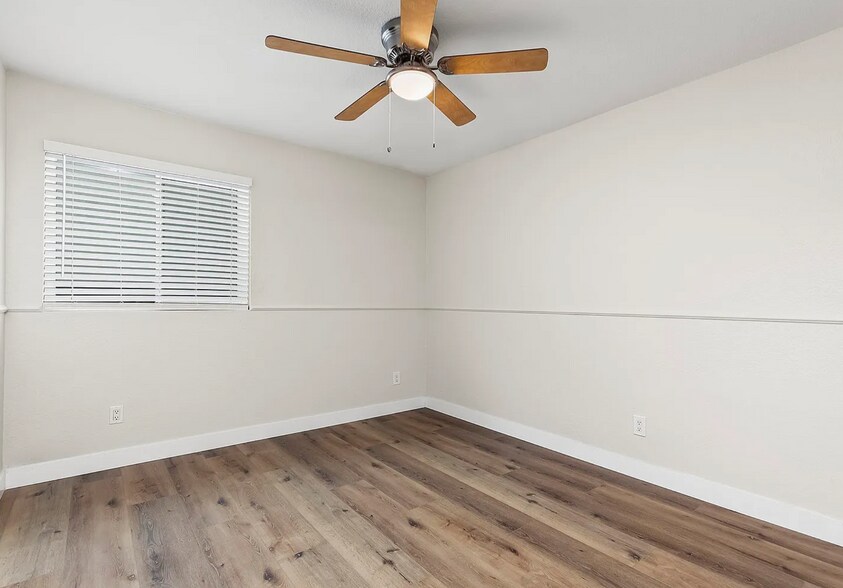 Building Photo - 4779 Seminole Dr