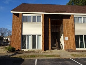 Building Photo - 2 Bed 1 Bath Apartment