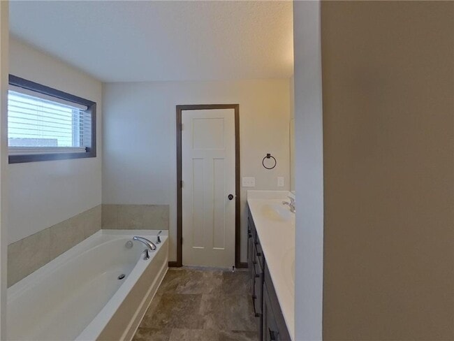 Building Photo - 16043 Estate Ln