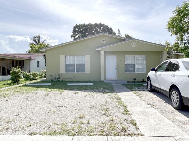 Building Photo - 1228 NW 7th Ter