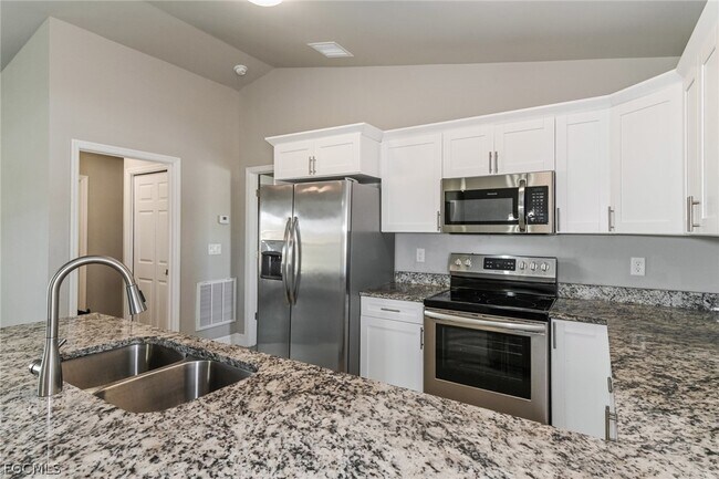 Building Photo - 2212 NE 7th Ave