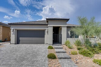Building Photo - BEAUTIFULLY FULLY FURNISHED 4 BEDROOM 3.5 ...