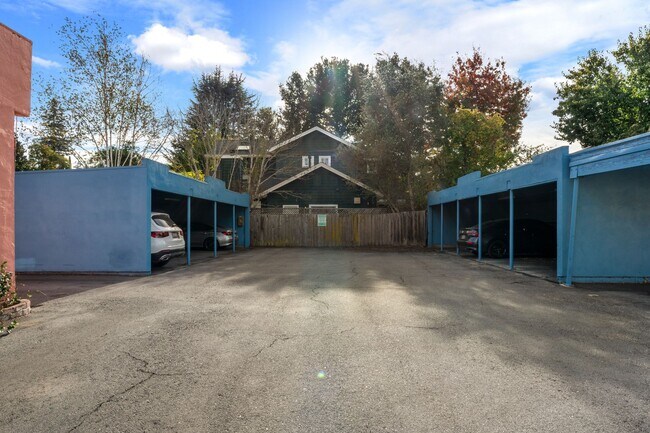 Building Photo - 857 Partridge Ave