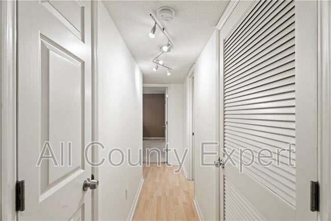 Building Photo - 2901 Lenox Rd NE