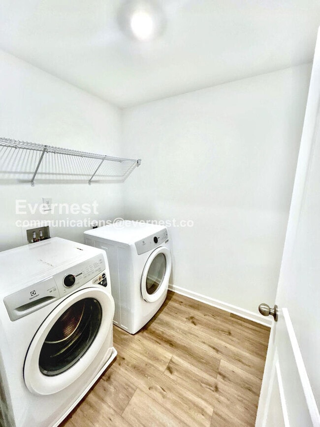 Building Photo - 4285 Marsha St