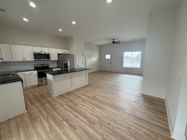 Building Photo - 1823 Liam Ct