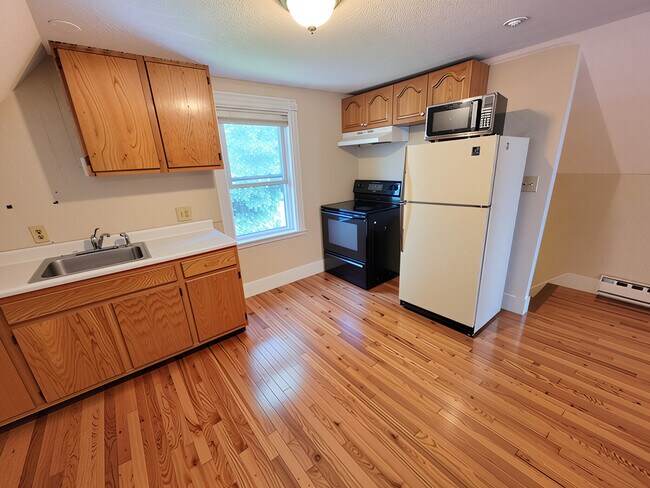 Building Photo - 10 Harvard St