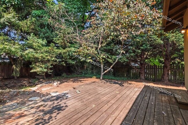 Building Photo - Modern Mediterranean 2 Bed/2 Bath with plenty of space - Pet Friendly!