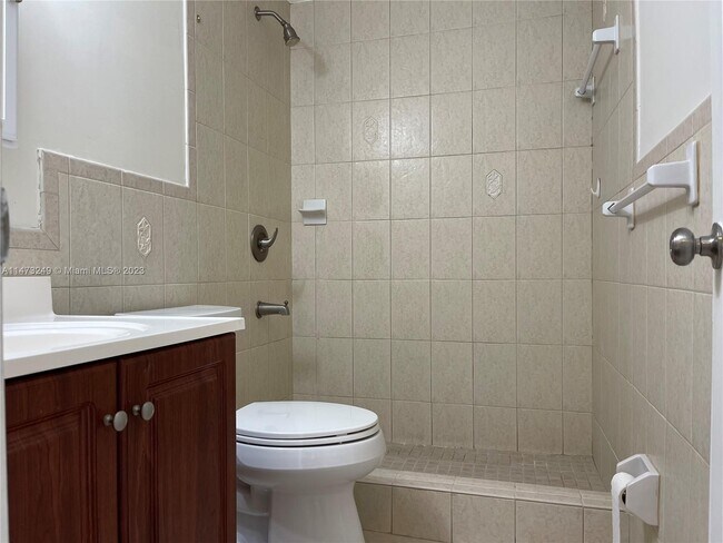 Building Photo - 4313 SW 69th Ave