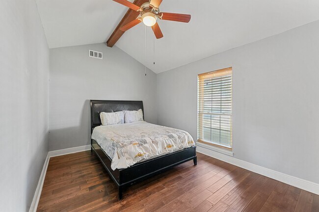 Building Photo - 10719 Del Monte Dr