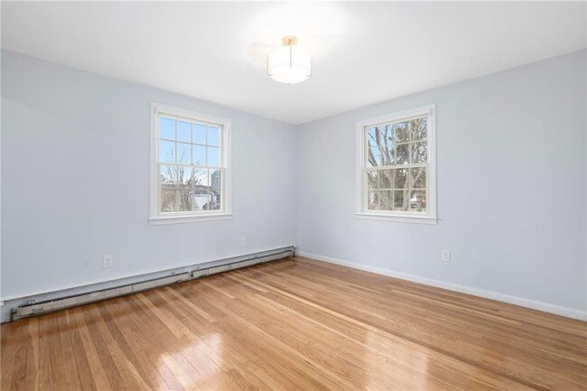 Building Photo - 4 Longmeadow Ave