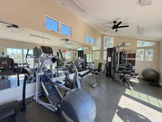 Building Photo - 5252 Balboa Arms Dr