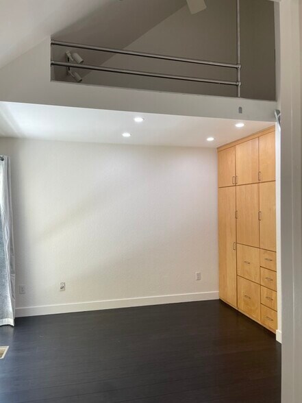 Building Photo - 7585 Eads Ave