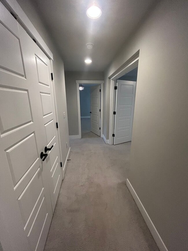 Building Photo - Spacious 4 Bed / 3.5 Bath Home in Easton C...