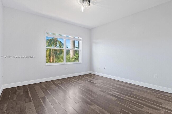 Building Photo - 874 NW 170th Terrace