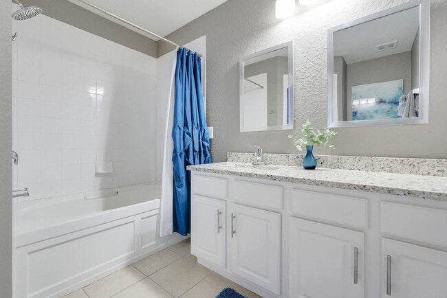 Building Photo - 2530 Maneshaw Ln