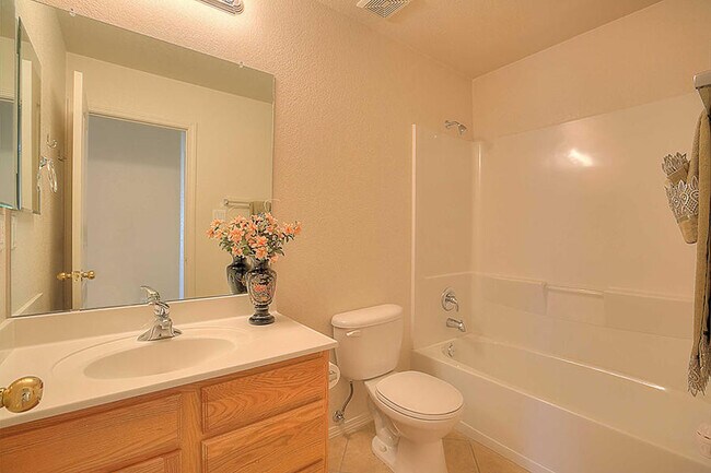 Building Photo - Ventana Ranch Gem! 3 Bedroom 2 Bath. Gate Community! Single Story with Large Backyard.