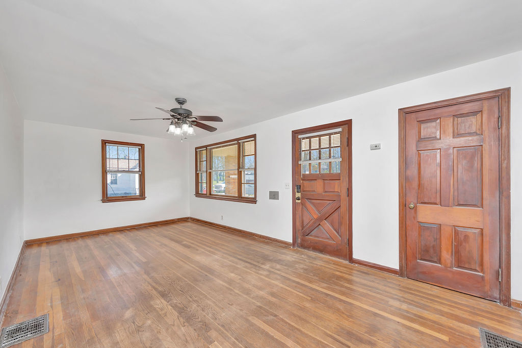 Building Photo - 8253 Brownsway Ln