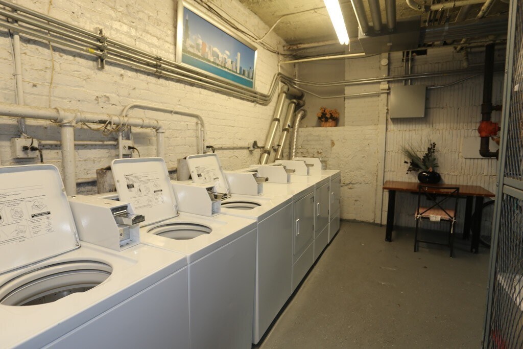 Building Photo - 1314 N Dearborn St