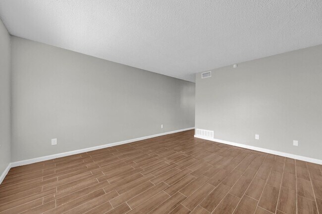 Building Photo - 674 Hobbs Dr