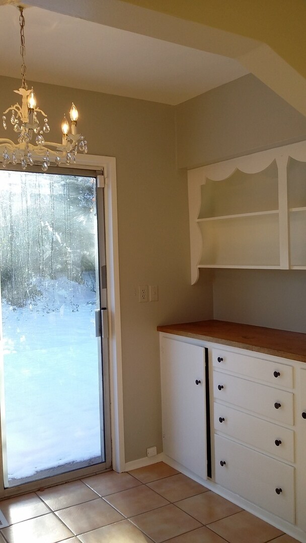 Building Photo - Occupied, do not disturb tenants. Barge-Chestnut Historic District Craftsman 2br 2ba home, with a...