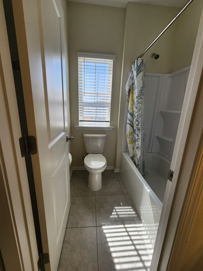 Building Photo - 285 Holly Forest Dr