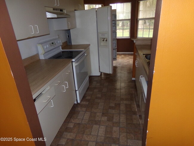 Building Photo - 310 Seahorse Cir SE