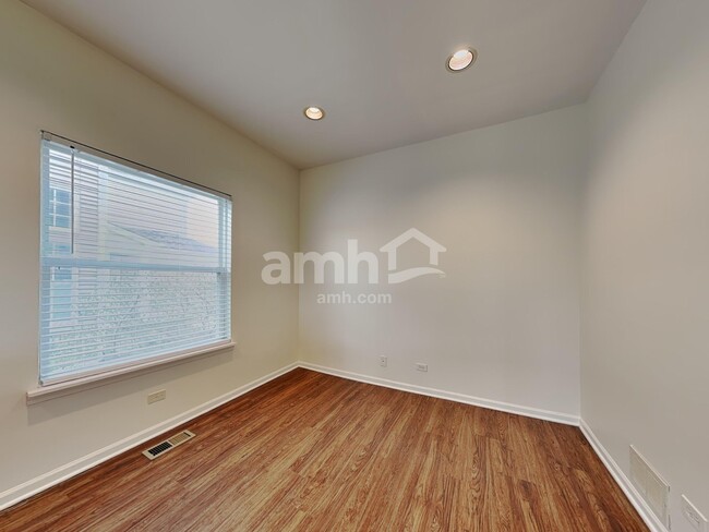 Building Photo - 2588 N Mallard Ln