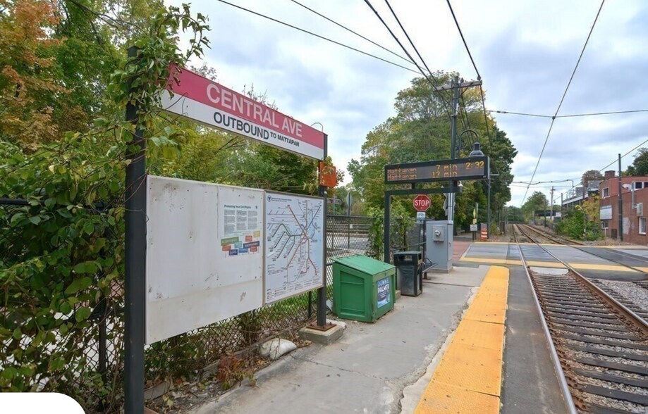 Building Photo - 52 River St