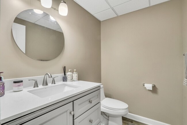 Building Photo - 658 White Ct