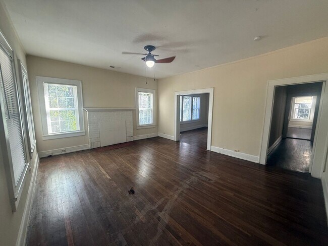 Building Photo - 911 Shady Oak Ln
