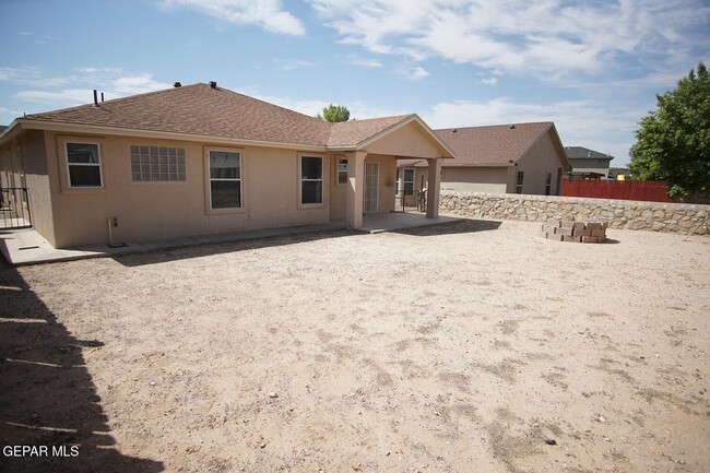 Building Photo - 725 Desert Ash Dr