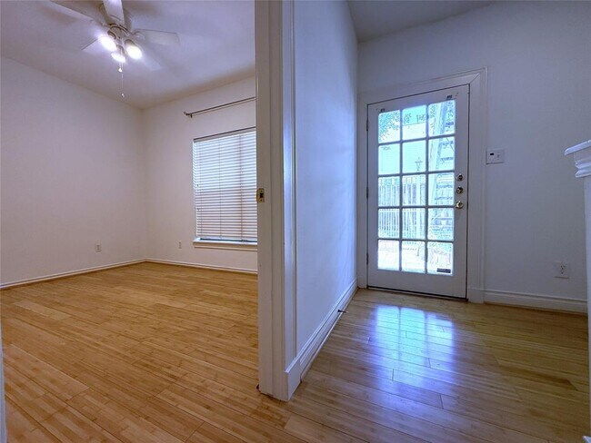 Building Photo - 118 Detering St