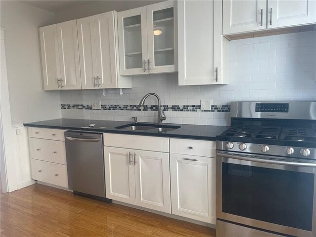 Building Photo - 87 Grosvenor Ave