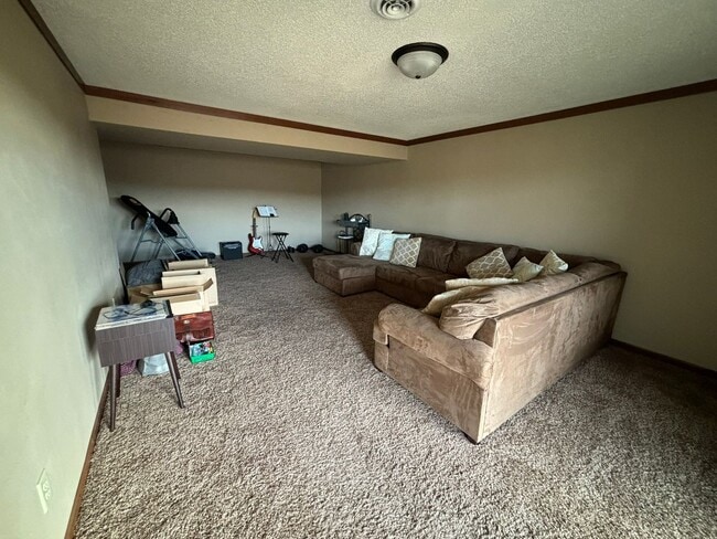 Building Photo - 3 BEDROOM | 2 BATH | GARAGE | SOUTH