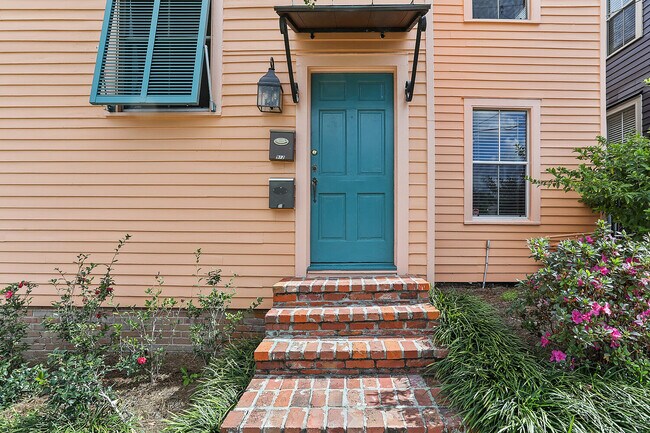 Building Photo - 912 N 6th St