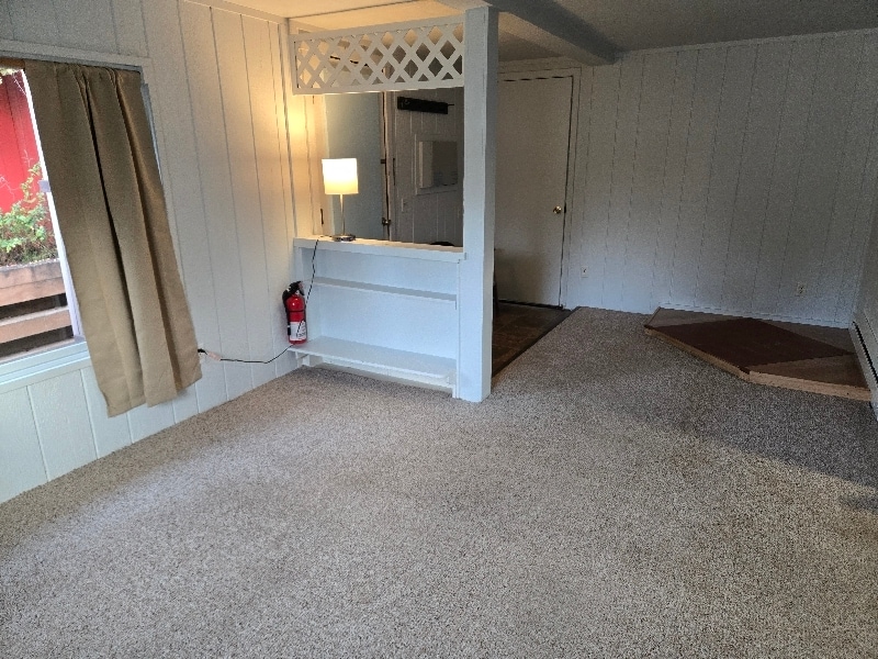 Building Photo - 308 Maple St