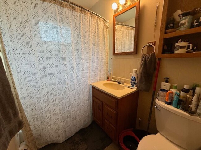 Building Photo - Cozy Urbana Apartment with Hardwood Floors Near Downtown