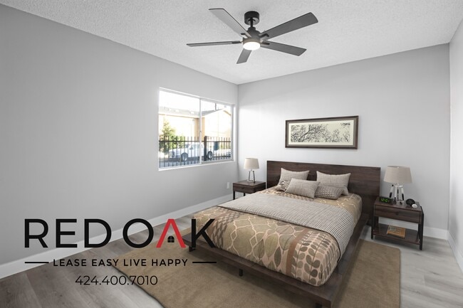 Building Photo - 15405 Vanowen St